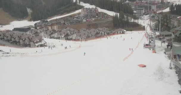 Bukovel, Ukraina - 25 december 2020: — Stockvideo