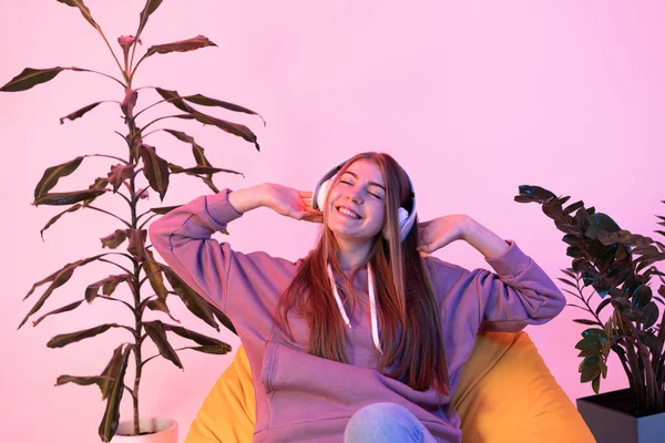 Happy Girl Heard Good News Headphones She Holds Her Hands — Stock Photo, Image