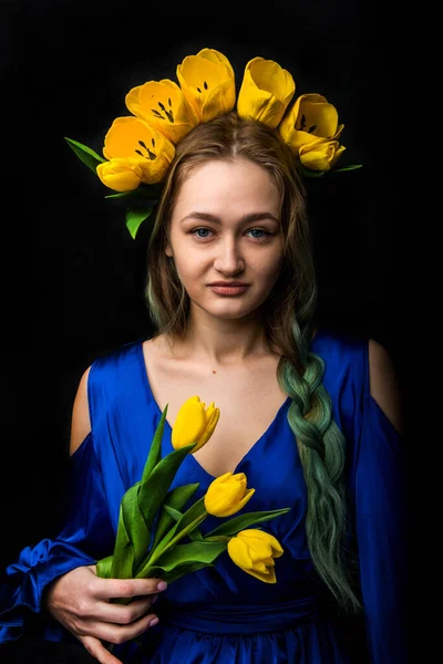 Ukrainian Girl Yellow Flowers Studio Photo — Stock Photo, Image