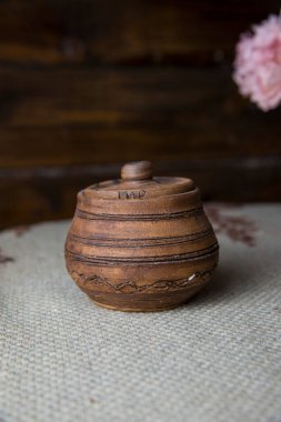 Ahşap arkaplanda esrar