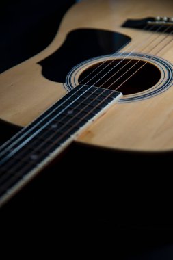 akustik gitarı kapat.