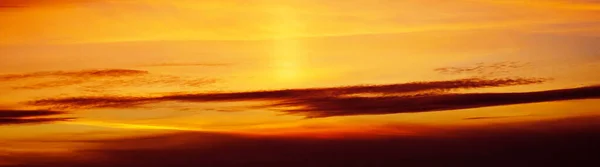 Gelb Orange Rot Sonnenuntergang Schöner Abendhimmel Mit Wolken Himmel Hintergrund — Stockfoto