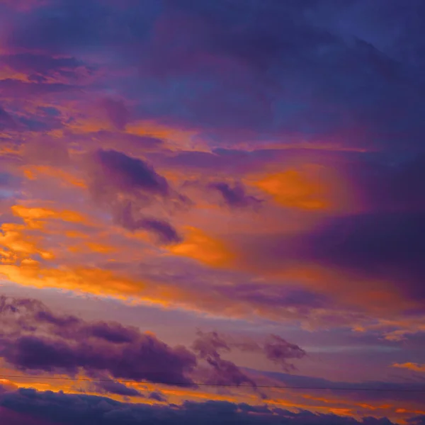 Coucher Soleil Violet Orange Ciel Nocturne Avec Nuages Beau Fond — Photo