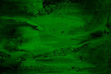 Soyut siyah yeşil suluboya. Açık benekli koyu yeşil bir arka plan. Tasarım için modern sanatsal zemin. Kaos, sihirli dünya, büyülenmiş.