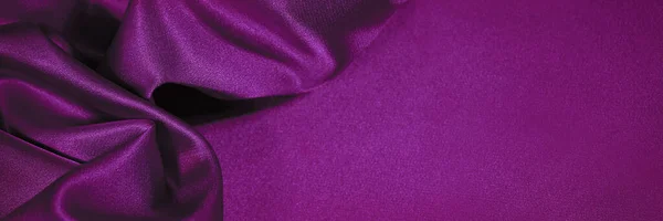 梅紫色の絹のサテン 波状の柔らかいプレート 光沢のある生地 デザインのためのコピースペース付きの豪華な背景 ウェブバナー バレンタイン記念日お祝いのコンセプト — ストック写真