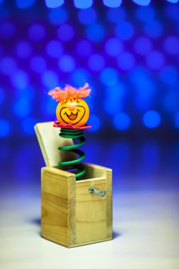 küçük palyaço sürpriz ahşap kutu