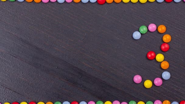 색깔된 사탕 초콜릿 카운트 다운 중지 모션 배경 — 비디오