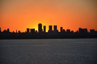 Şehrin gün batımı manzarası