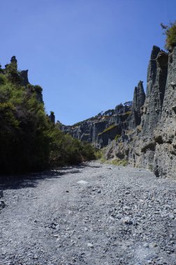 Putangirua Tepeleri 'nin taş gökdelenleri. Kuzey Adası, Yeni Zelanda