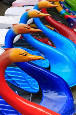 renkli pedal tekneler