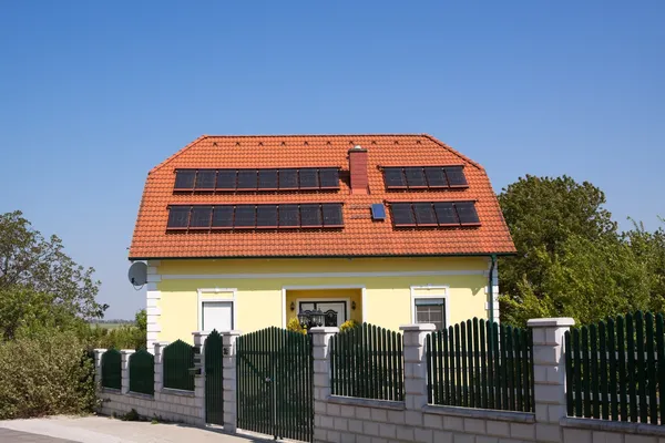 Warmwater van zonne-energie — Stockfoto