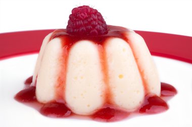 Ahududu ile muhallebi