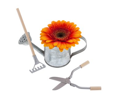 Bahçe aletleri ile sulama olabilir