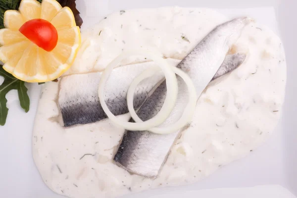 Ringa balığı filetosu dereotu sos — Stok fotoğraf