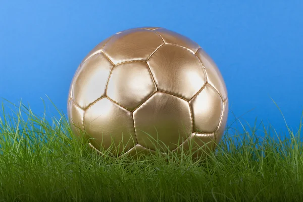 Pallone da calcio oro — Foto Stock