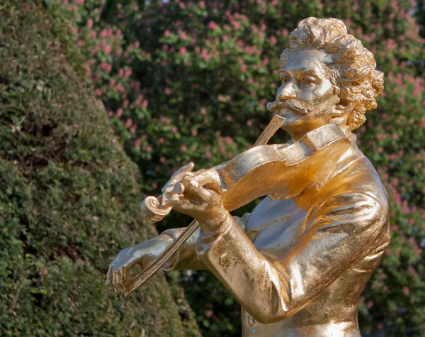 Johann strauss Anıtı