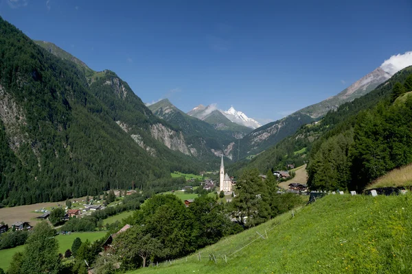 Iglesia de Heiligenblut en Austria — Foto de Stock