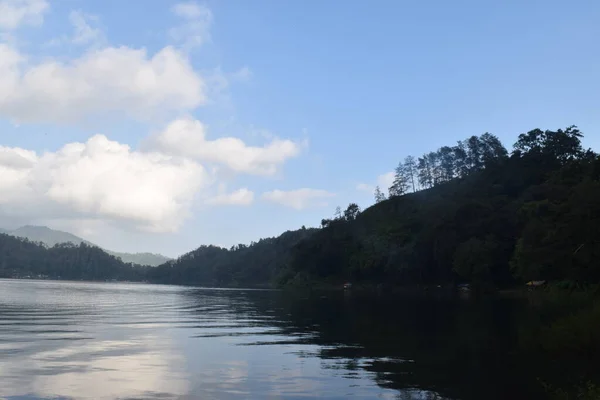 Foto Cênica Belo Lago Telaga Ngebel Java Oriental Indonésia — Fotografia de Stock