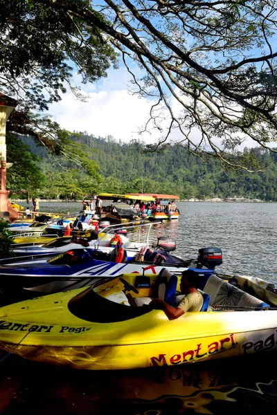 Telaga Ngebel Indonésia Maio 2015 Barcos Turísticos Belo Lago Telaga — Fotografia de Stock