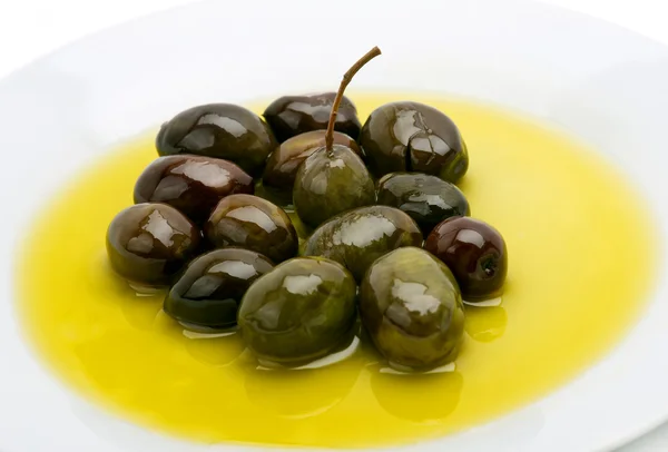 Оливки в оливковом масле — стоковое фото