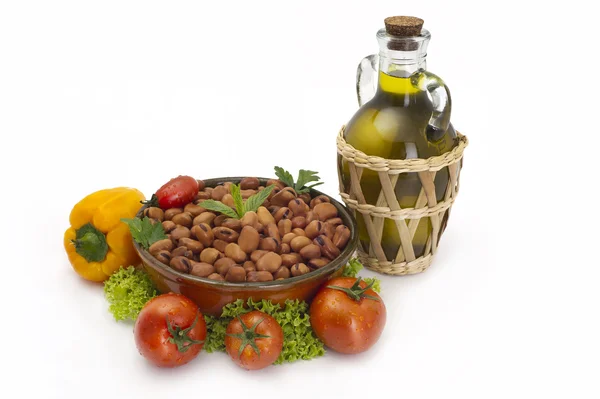 Libanesische dicke Bohnen "Foul" Teller und Tomaten — Stockfoto