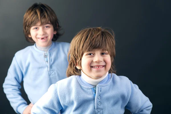 Two young brothers posing — Stock Photo, Image