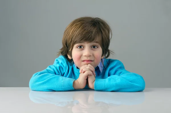 Hermoso niño — Foto de Stock