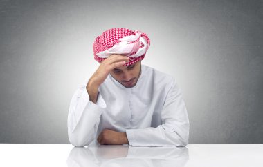 adam üzüntü ifade