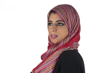 Arap kadın geleneksel İslami kıyafetlerle