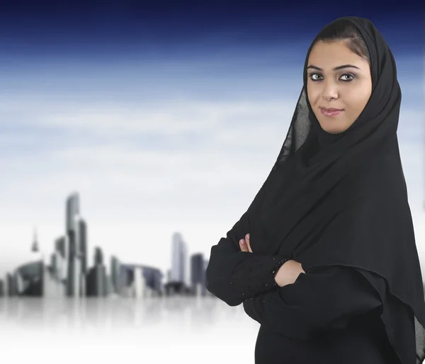 Islamic woman against a cityscape — Stock Photo, Image