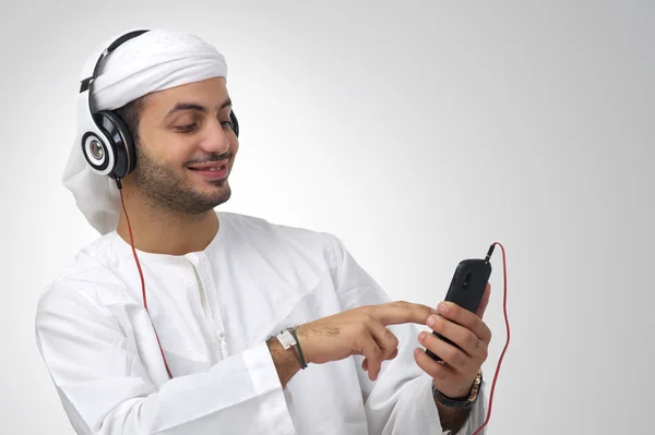 Árabe cara ouvir música — Fotografia de Stock