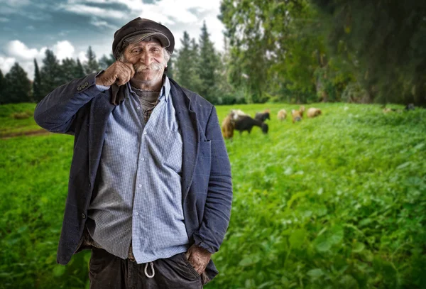 Arabský muž libanonského s rukama na knír — Stock fotografie