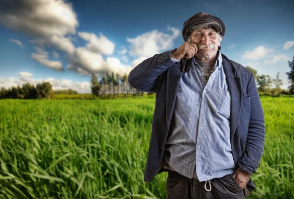 Arabský muž s rukama na knír — Stock fotografie