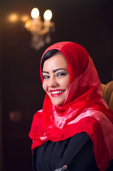 Araberin trägt Hijab — Stockfoto