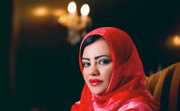 Arabian lady bära hijab — Stockfoto