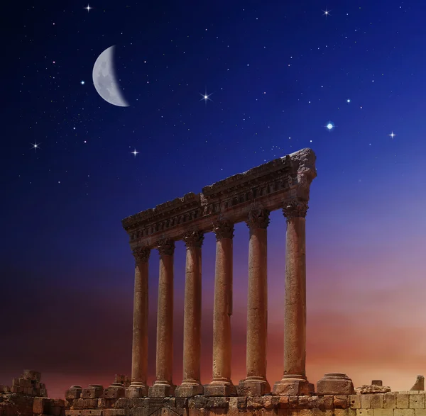 Rzymskie kolumny w heliopolis, Baalbek, Liban — Zdjęcie stockowe