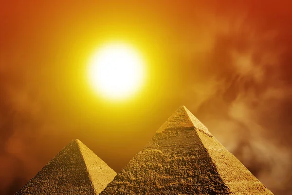 Fantasy scene of giza pyramids — Stock Photo, Image