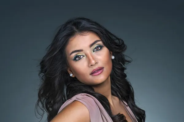 Hermosa chica árabe —  Fotos de Stock