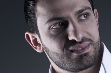 Zarif Arap adam yüz