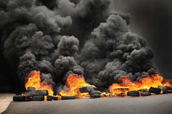 Burning tires — Stock Photo, Image