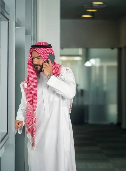 Homem Negócios Árabe Fazer Telefonema Homem Negócios Árabe Falar Phon — Fotografia de Stock
