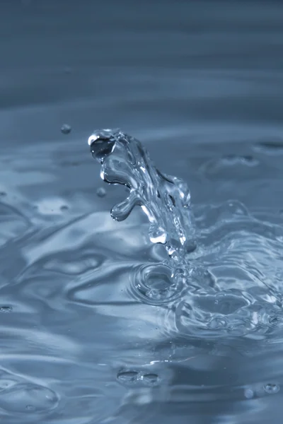 Eau éclaboussure en forme d'homme — Photo