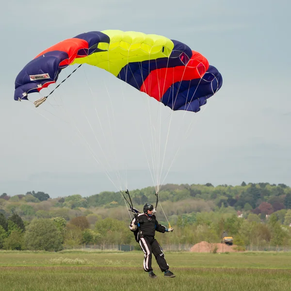 Parachutiste chute libre — Photo