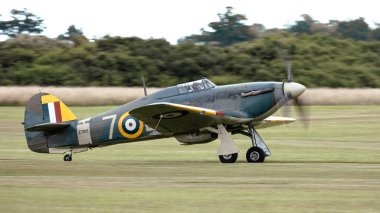 Old Warden, İngiltere - 3 Temmuz 2022: Hawker Hurricane savaş uçağı faaliyete geçti