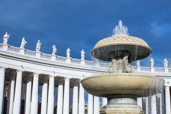 Fontein en colonnade — Stockfoto