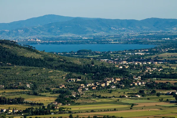 Pohled na jezero trasimeno v Umbrii — Stock fotografie