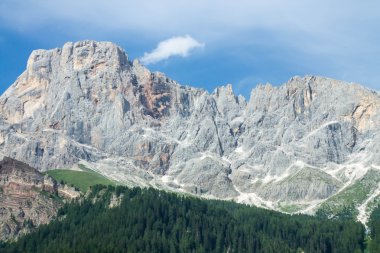 Dolomites dağlar