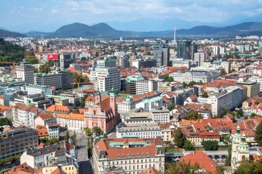 Slovenya 'nın başkenti Ljubljana' nın havadan görünüşü. Avrupa