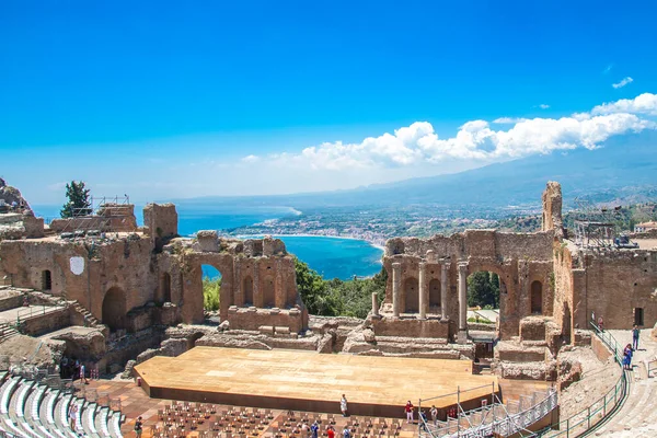 Turista Starobylém Divadle Taormina Sicílii Itálie Stock Obrázky