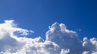 Beyaz bulut, doğa arka plan ile mavi gökyüzü